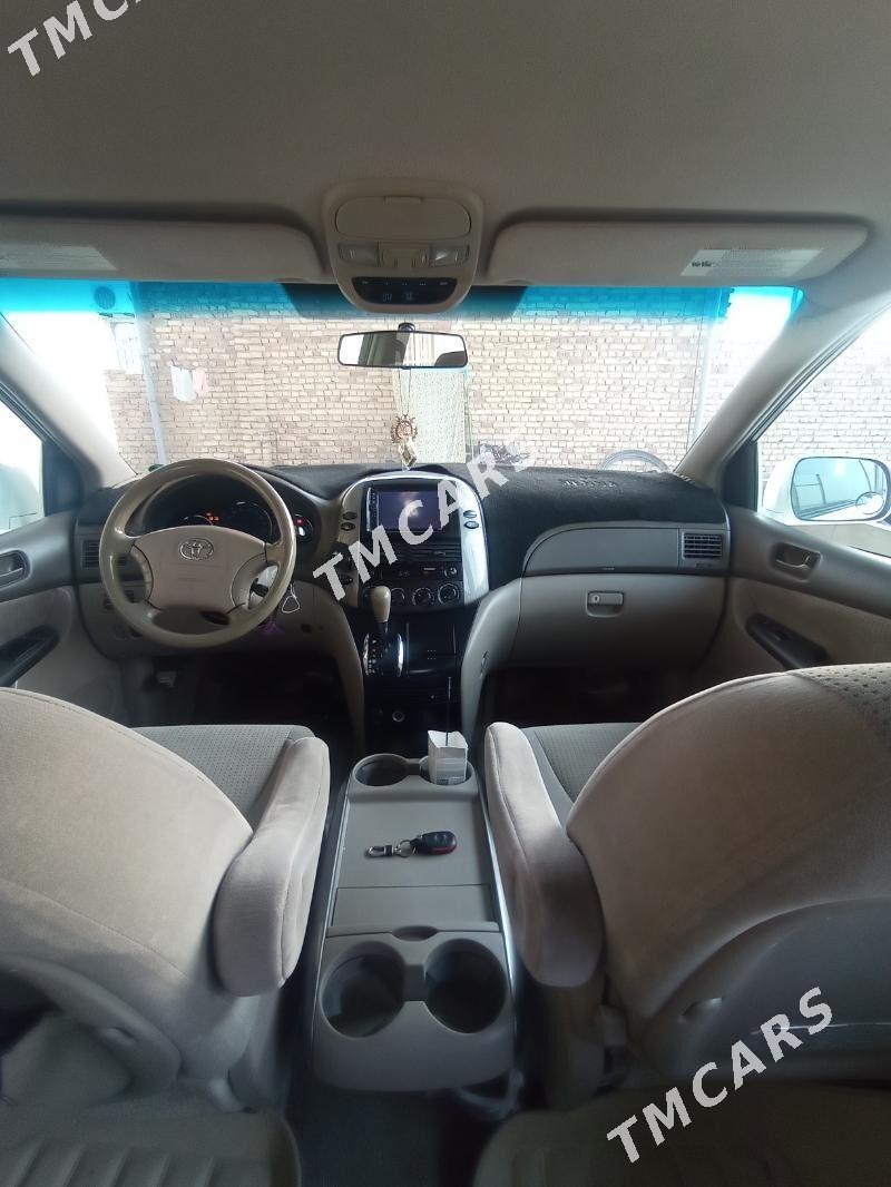 Toyota Sienna 2009 - 240 000 TMT - Бахарден - img 8