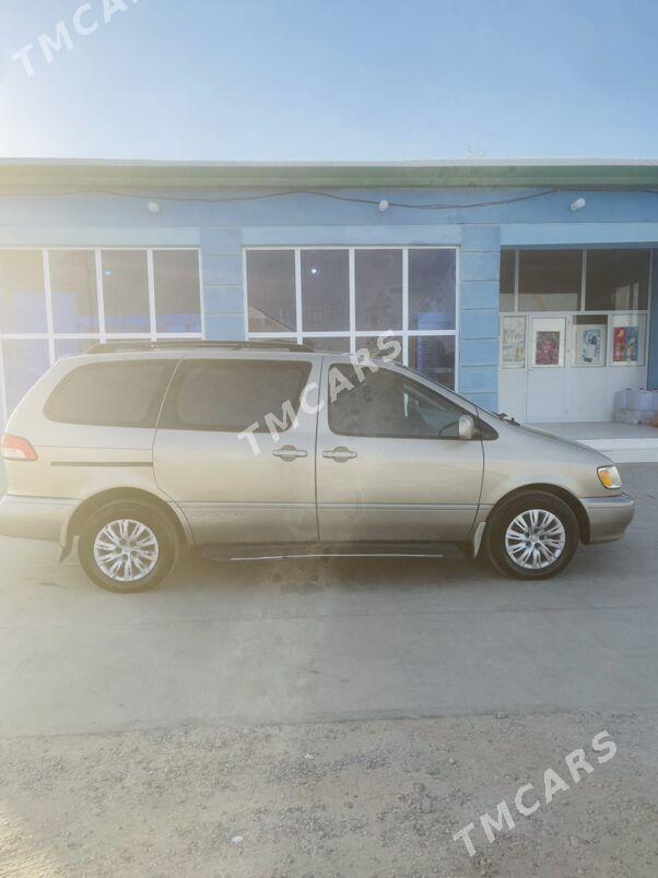 Toyota Sienna 2002 - 175 000 TMT - Мары - img 3