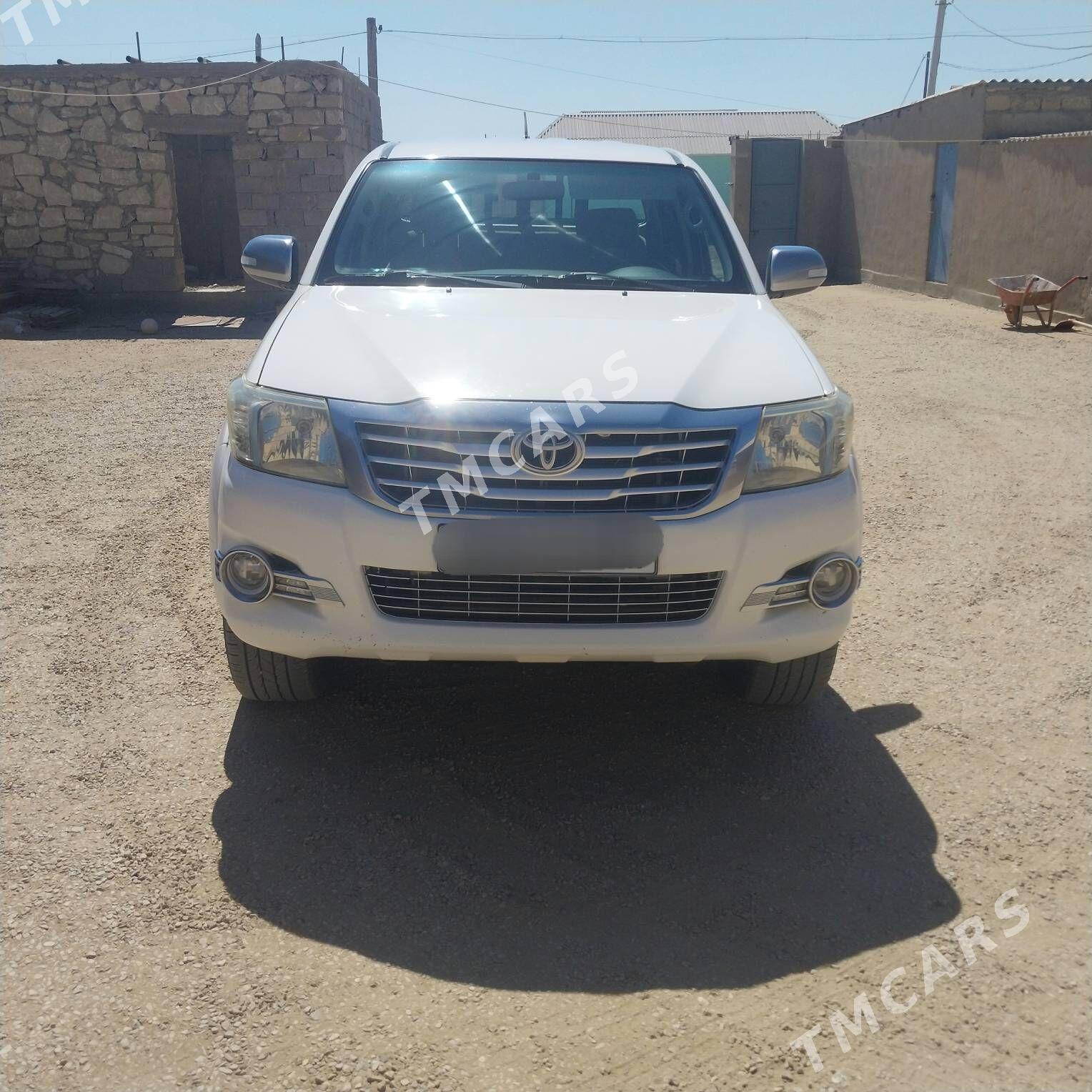 Toyota Hilux 2014 - 350 000 TMT - Hazar - img 6