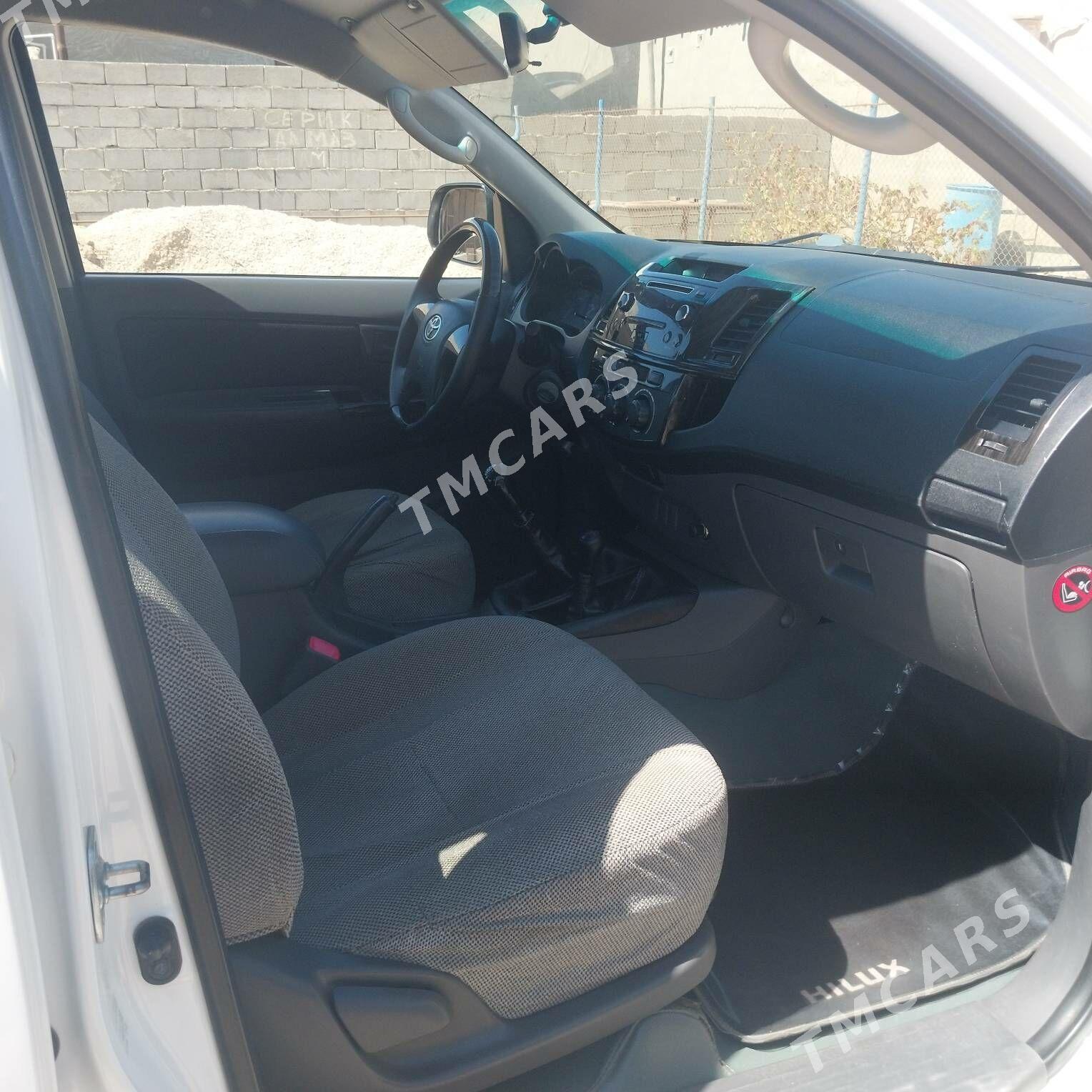 Toyota Hilux 2014 - 350 000 TMT - Hazar - img 2