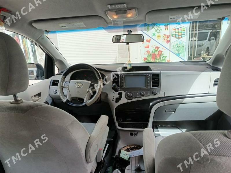 Toyota Sienna 2011 - 310 000 TMT - Мары - img 3