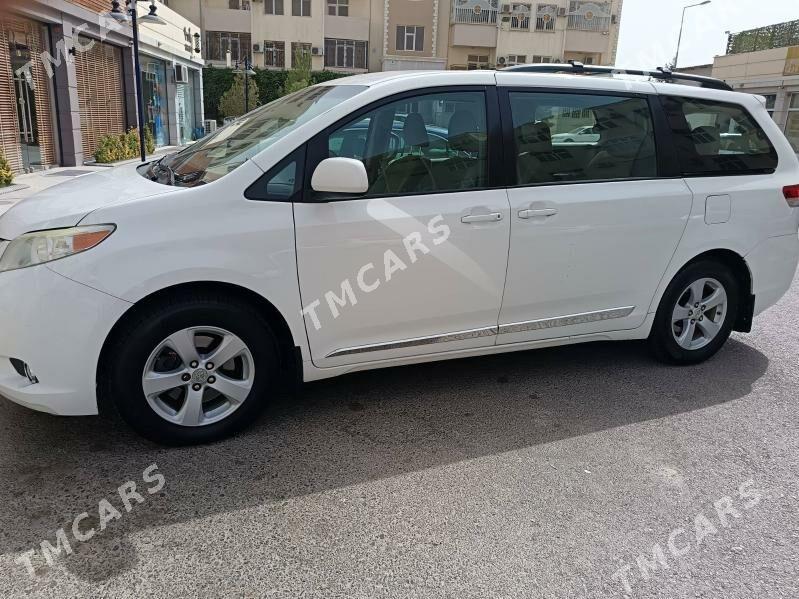 Toyota Sienna 2011 - 310 000 TMT - Мары - img 4