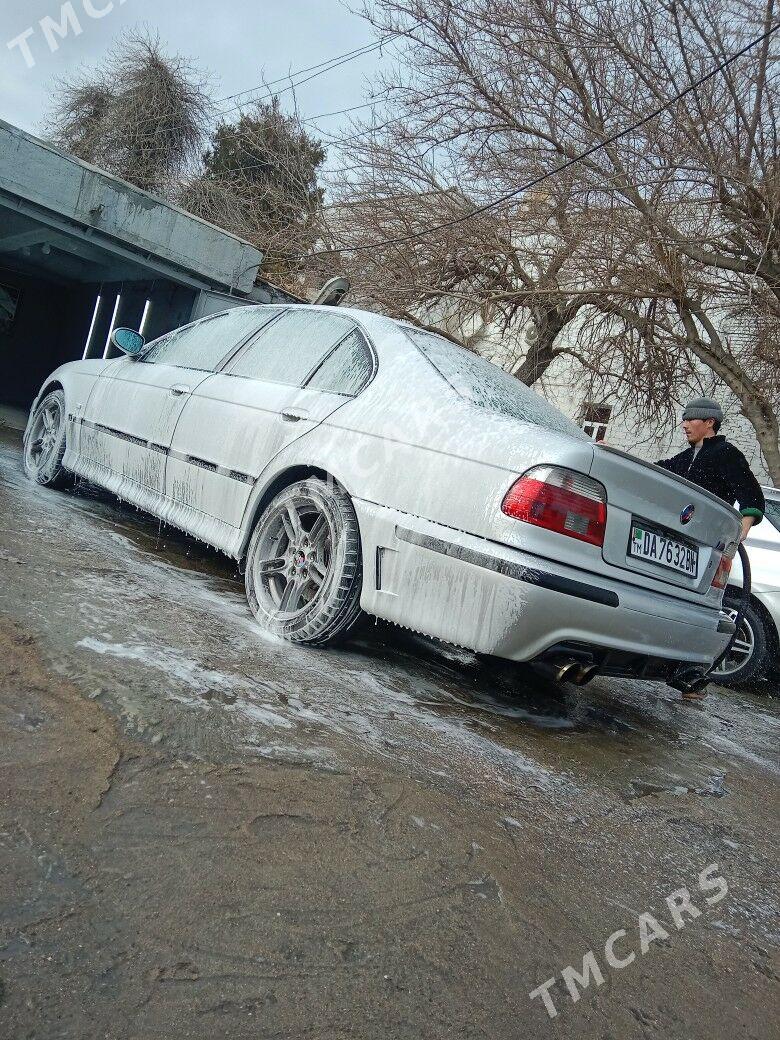 BMW E39 2002 - 130 000 TMT - Türkmenbaşy - img 5