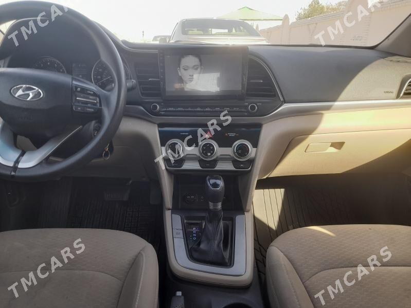 Hyundai Elantra 2019 - 175 000 TMT - Ёлётен - img 3
