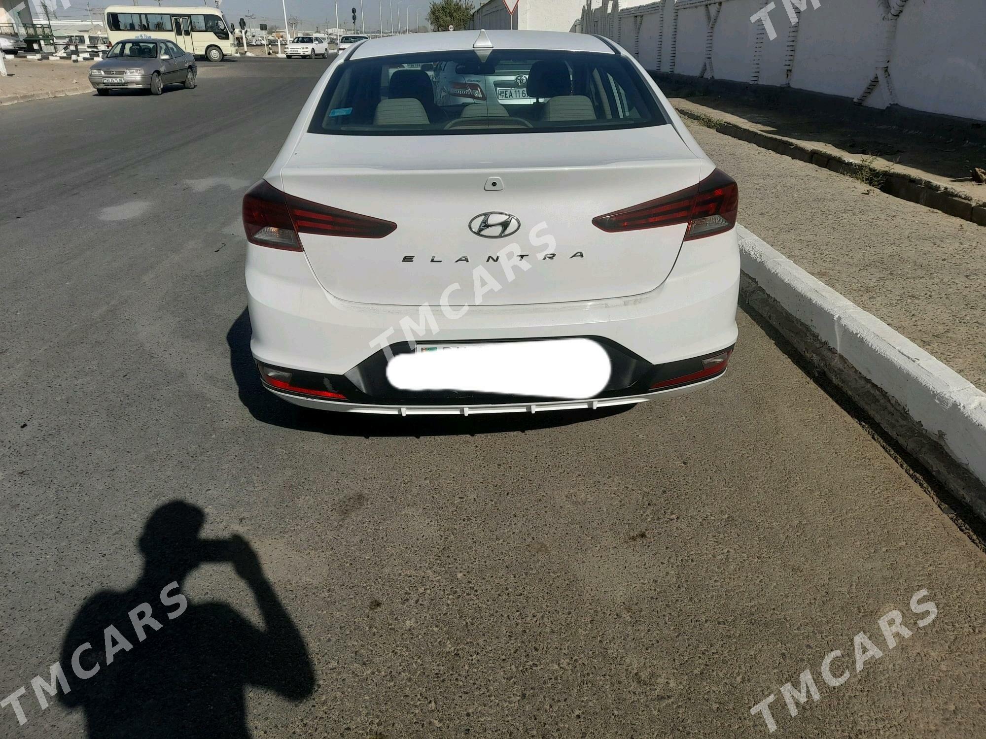 Hyundai Elantra 2019 - 175 000 TMT - Ёлётен - img 4
