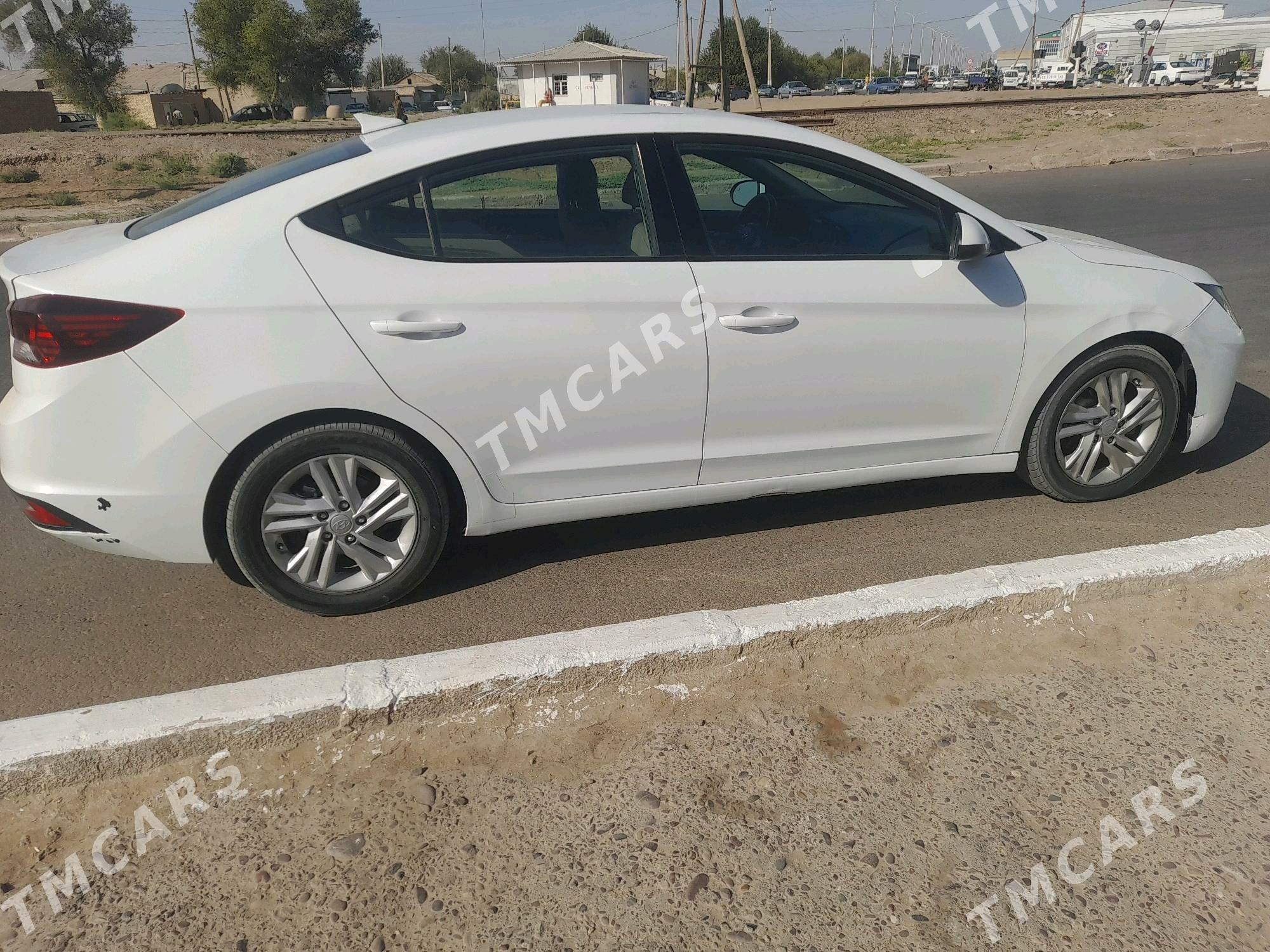 Hyundai Elantra 2019 - 175 000 TMT - Ёлётен - img 5