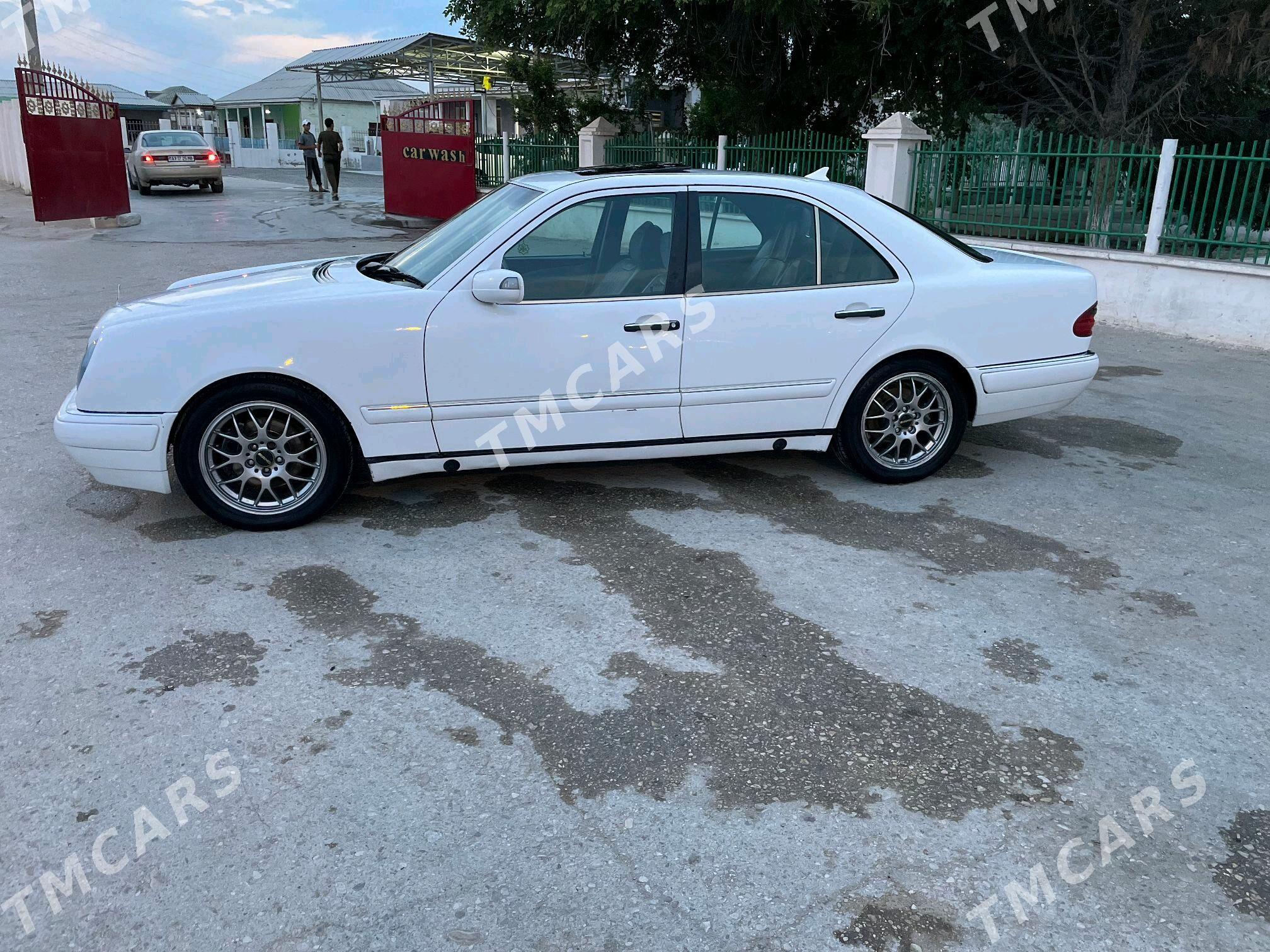 Mercedes-Benz E320 1999 - 88 000 TMT - Балканабат - img 7