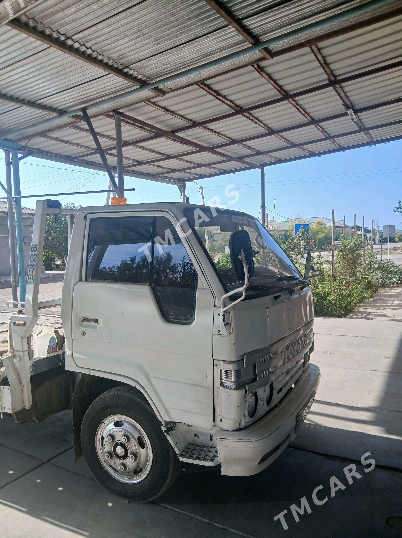 Toyota Dyna 1995 - 128 000 TMT - Дашогуз - img 3