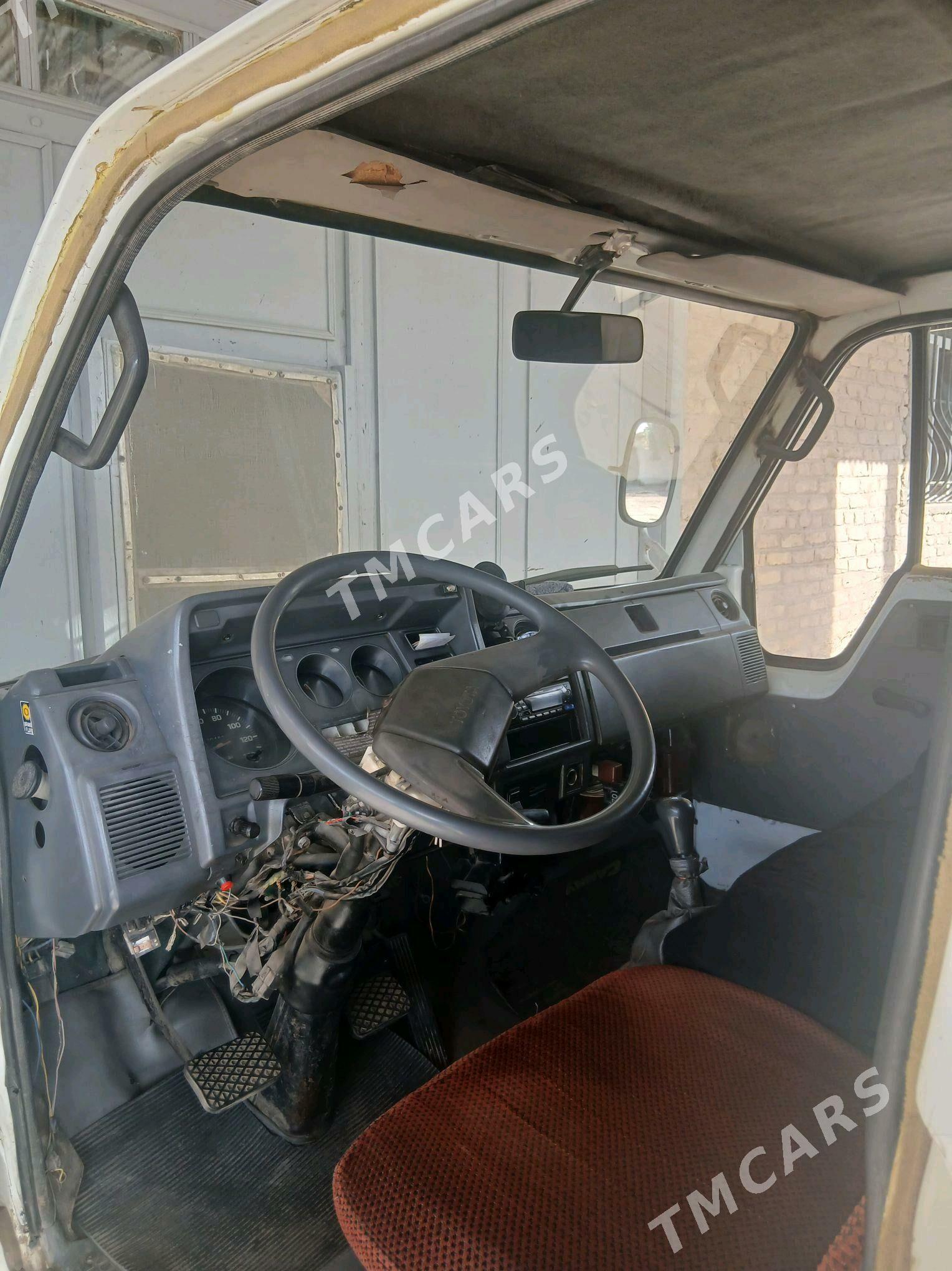 Toyota Dyna 1995 - 128 000 TMT - Дашогуз - img 5