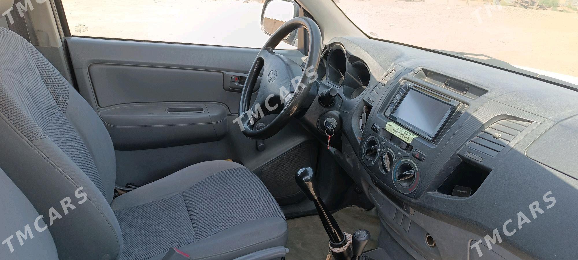 Toyota Hilux 2006 - 220 000 TMT - Ak bugdaý etraby - img 3