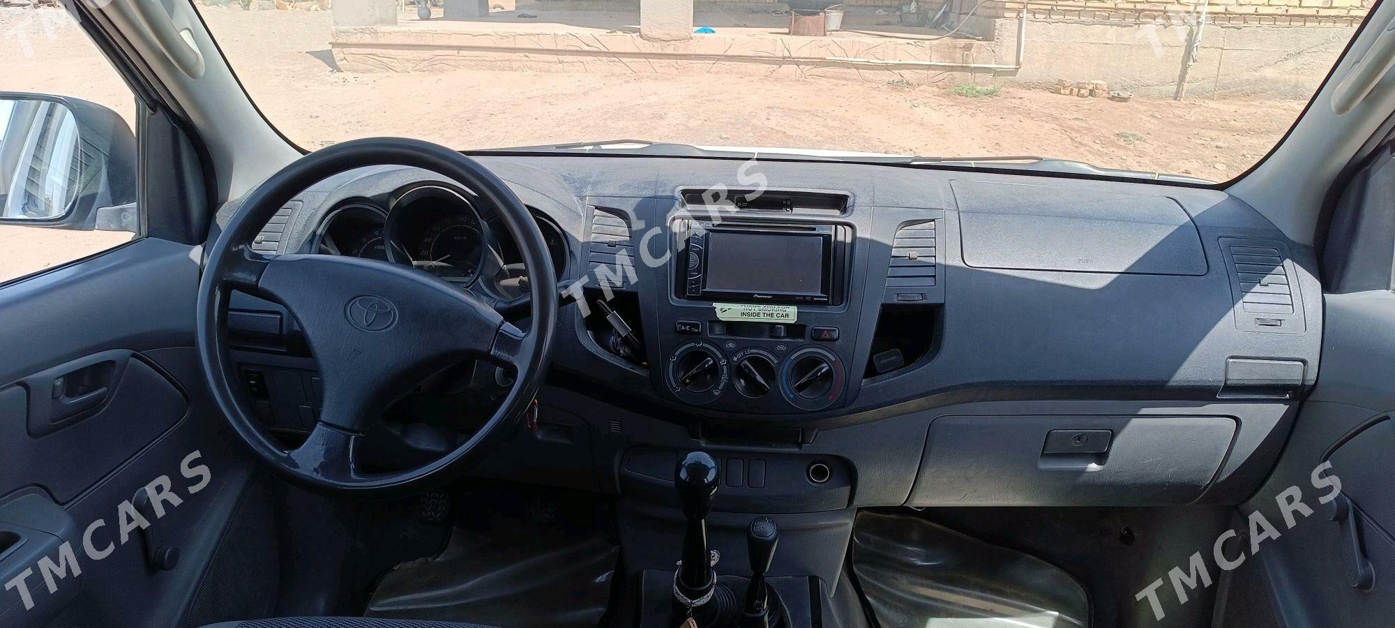 Toyota Hilux 2006 - 220 000 TMT - Ak bugdaý etraby - img 4
