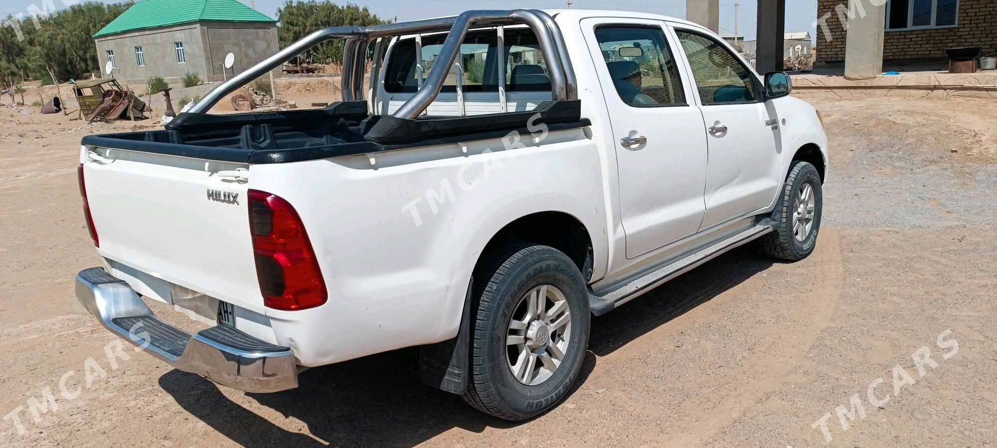 Toyota Hilux 2006 - 220 000 TMT - Ak bugdaý etraby - img 5