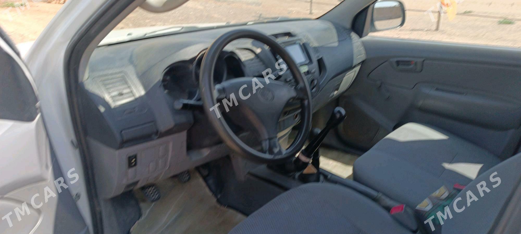 Toyota Hilux 2006 - 220 000 TMT - Ak bugdaý etraby - img 6