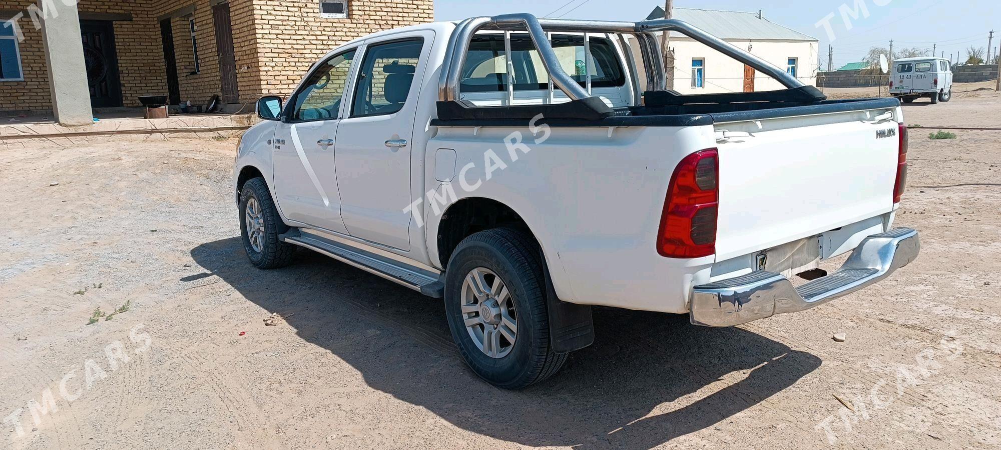 Toyota Hilux 2006 - 220 000 TMT - Ak bugdaý etraby - img 7