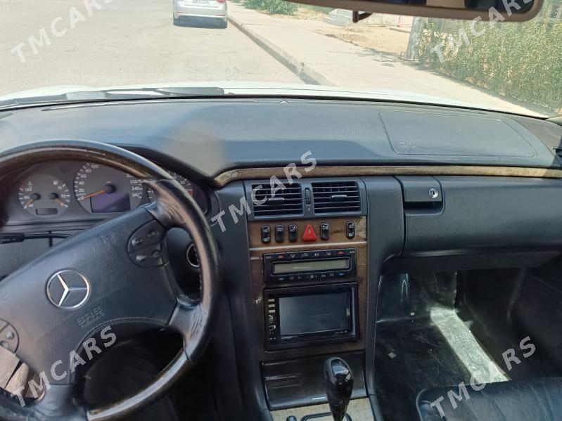 Mercedes-Benz E500 2000 - 110 000 TMT - Aşgabat - img 8