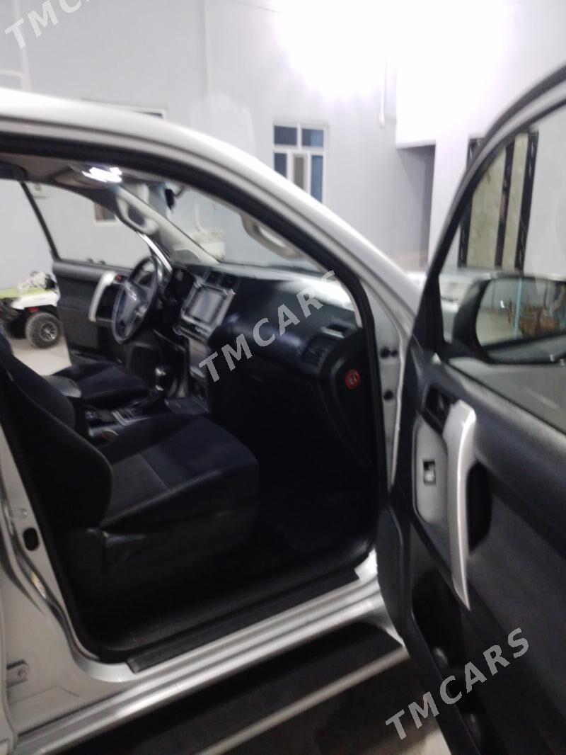 Toyota Land Cruiser Prado 2017 - 780 000 TMT - Дянев - img 4
