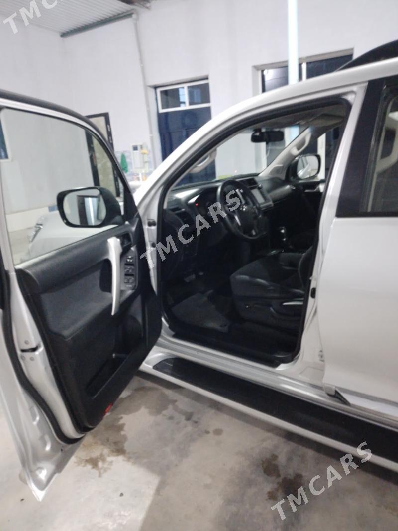 Toyota Land Cruiser Prado 2017 - 780 000 TMT - Дянев - img 3