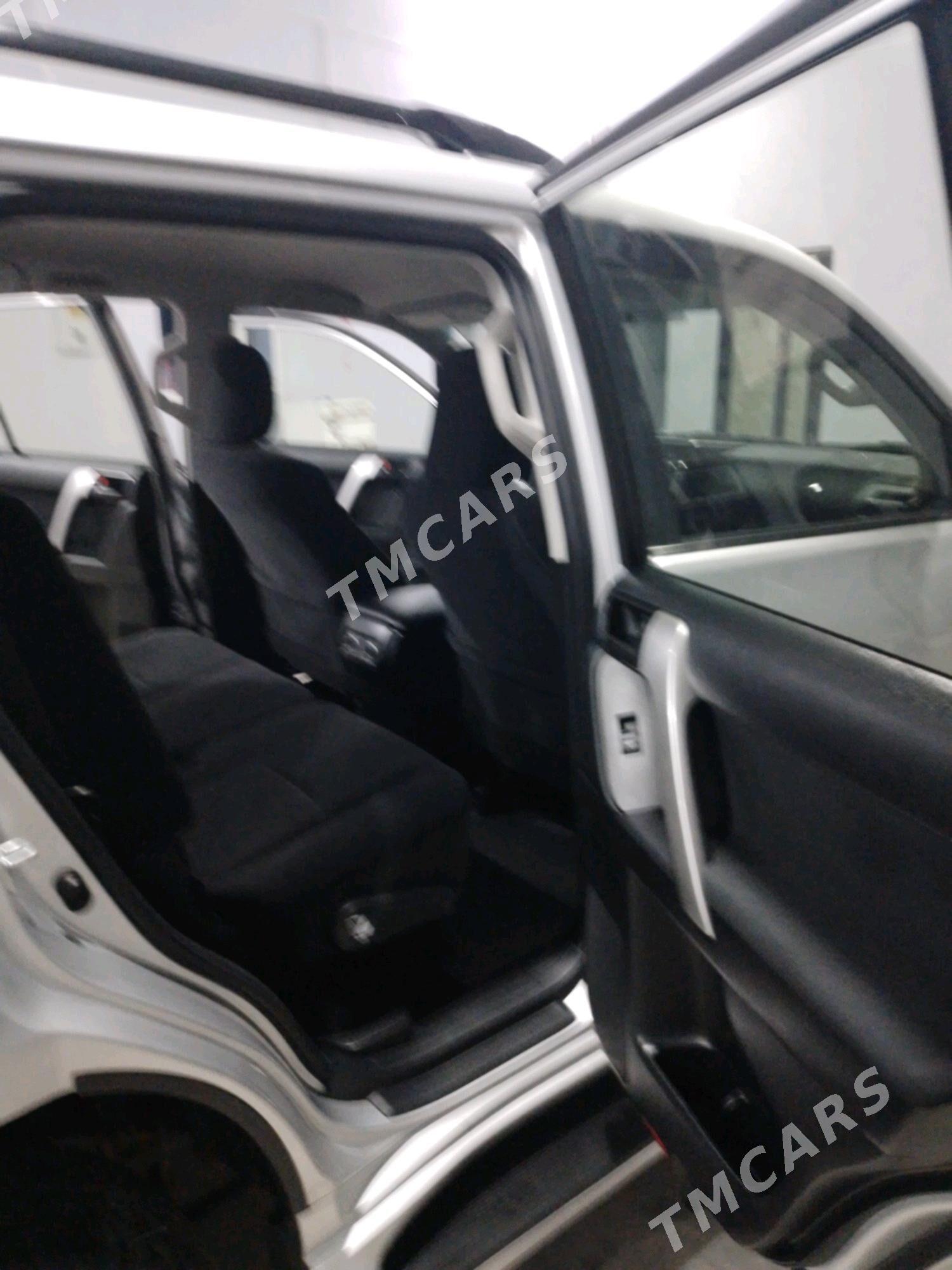 Toyota Land Cruiser Prado 2017 - 780 000 TMT - Дянев - img 7
