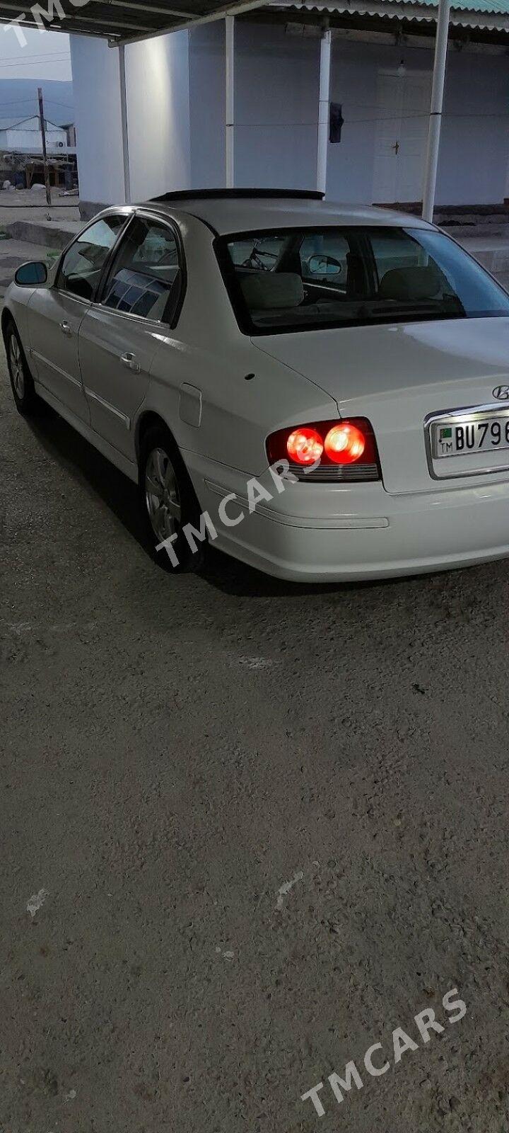 Hyundai Sonata 2002 - 67 000 TMT - Гарадамак Шор - img 8