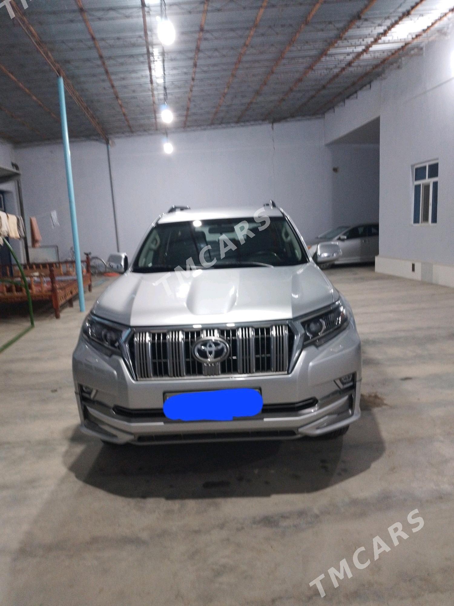Toyota Land Cruiser Prado 2017 - 780 000 TMT - Дянев - img 10