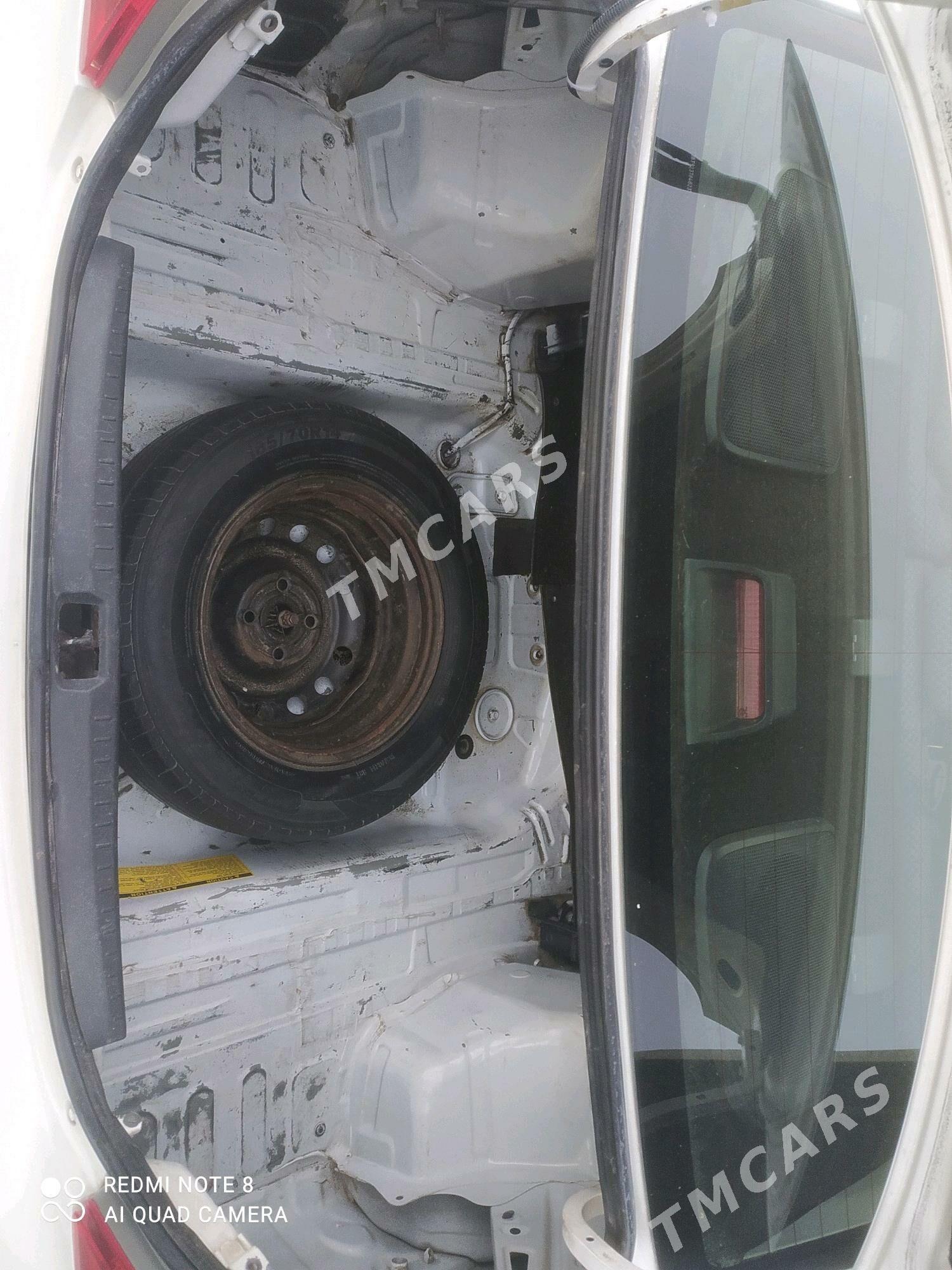 Toyota Yaris 2008 - 110 000 TMT - Türkmenabat - img 2