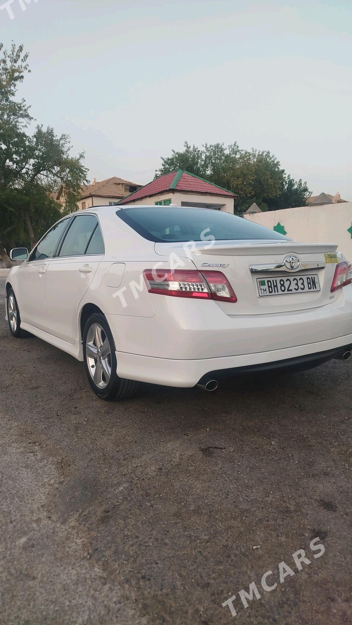 Toyota Camry 2010 - 240 000 TMT - Балканабат - img 3