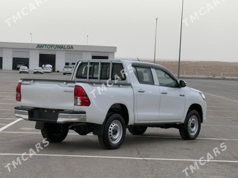 Toyota Hilux 2025 - 695 000 TMT - Ашхабад - img 3