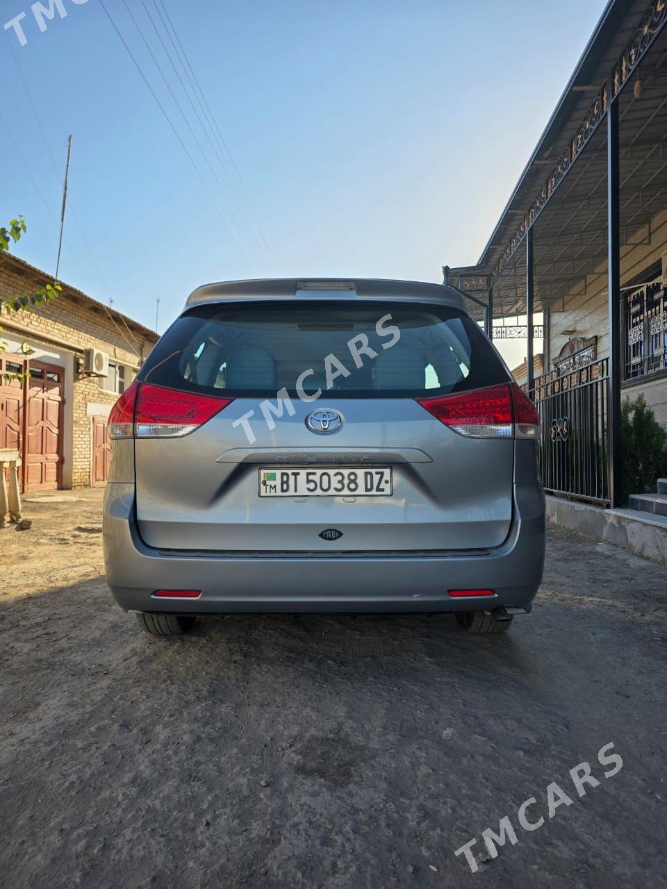 Toyota Sienna 2010 - 300 000 TMT - Daşoguz - img 7