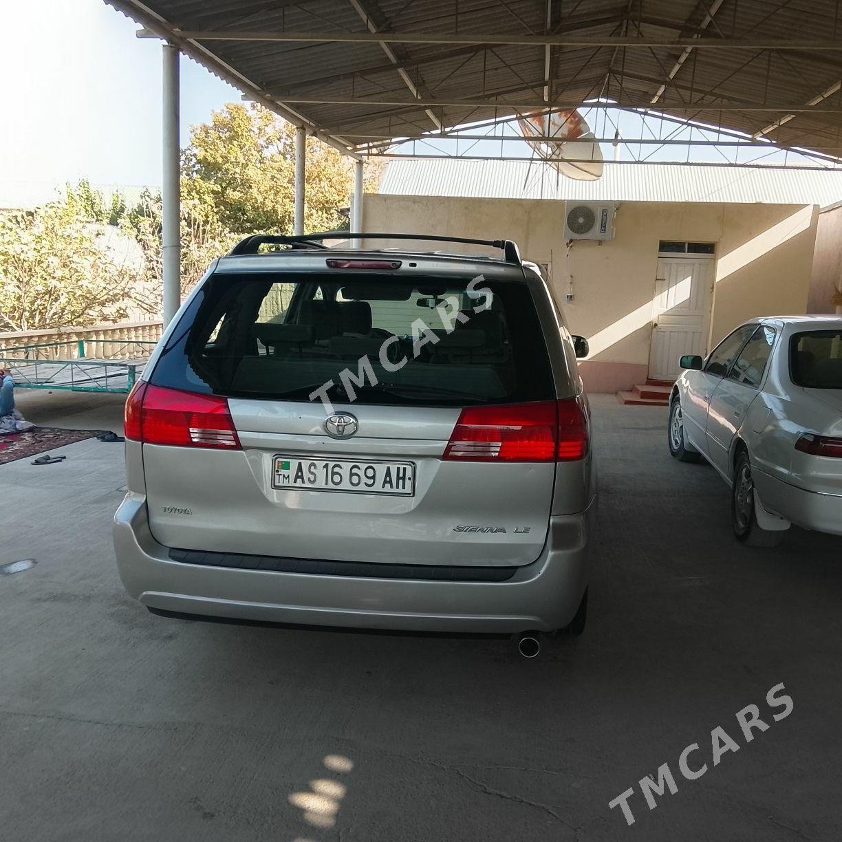Toyota Sienna 2003 - 230 000 TMT - Bäherden - img 3