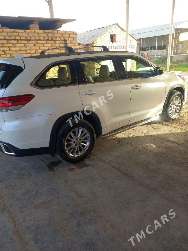 Toyota Highlander 2017 - 360 000 TMT - Mary - img 3