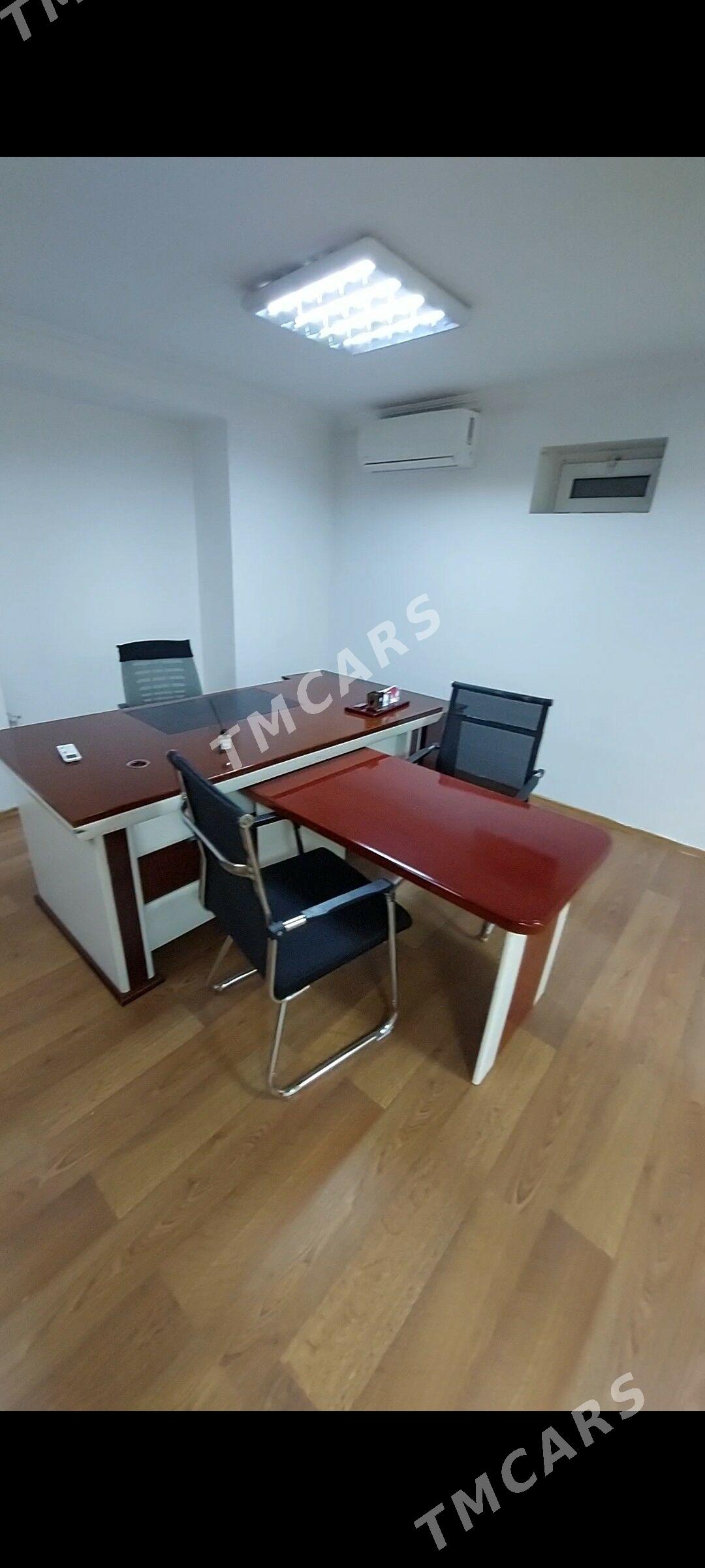 Satlyk ofis 150m² pol.podwal - 30 мкр - img 6