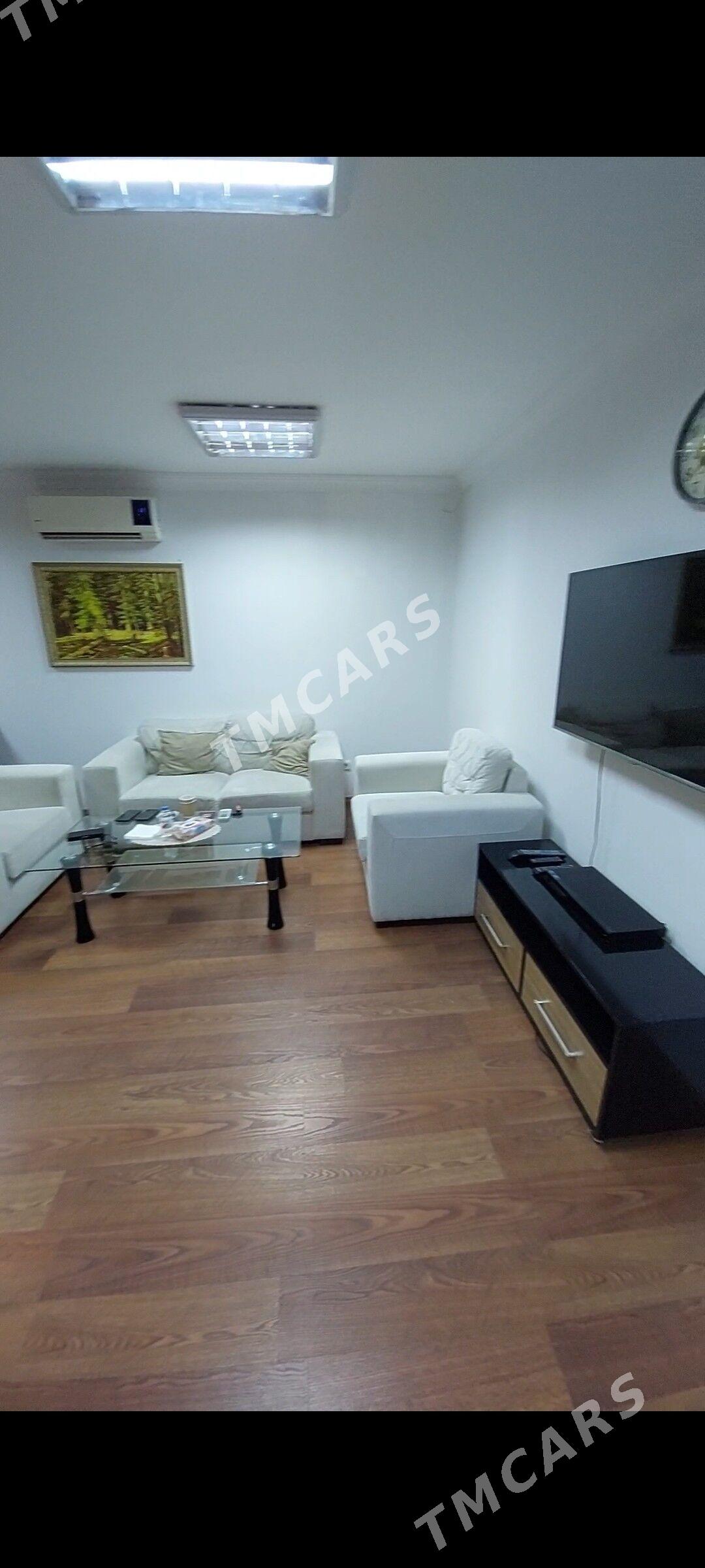 Satlyk ofis 150m² pol.podwal - 30 мкр - img 2