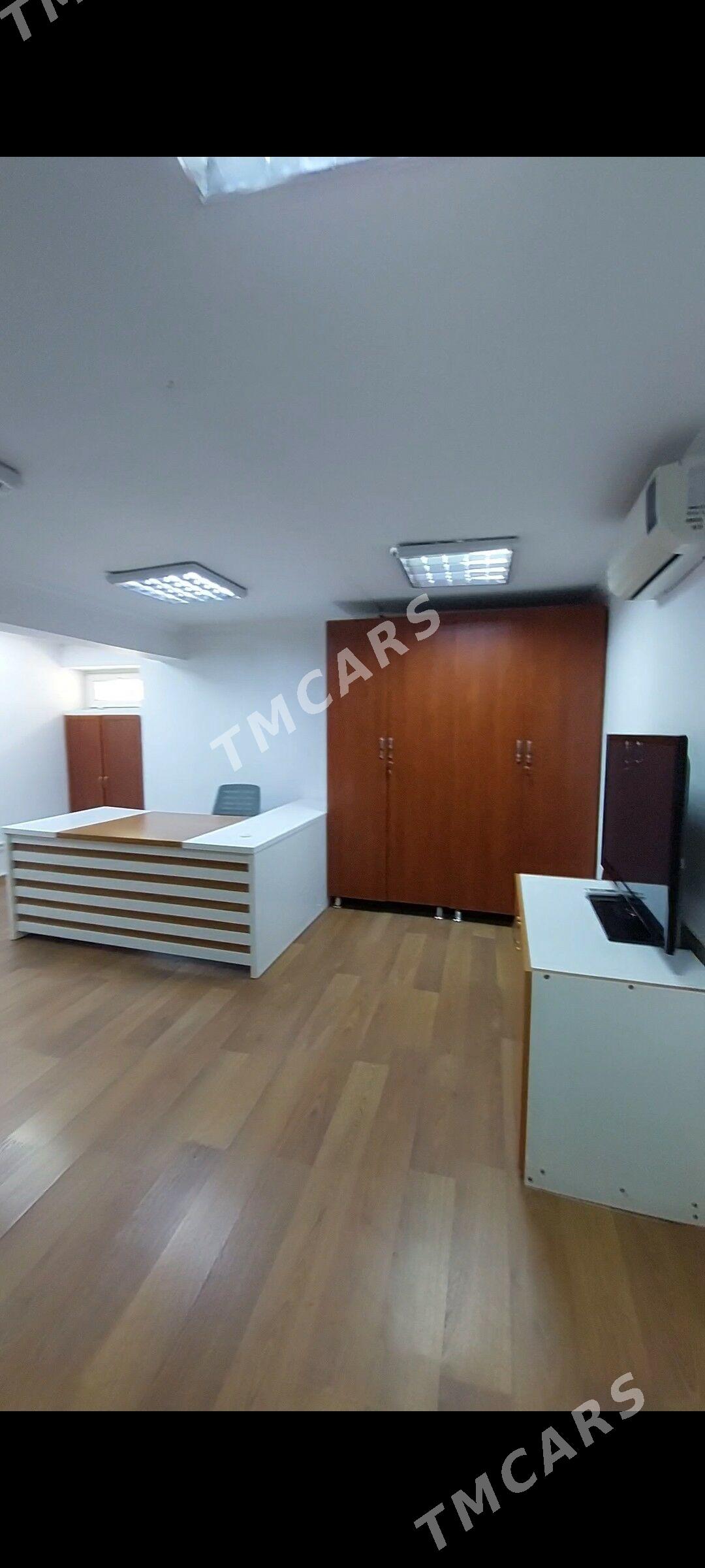 Satlyk ofis 150m² pol.podwal - 30 мкр - img 5