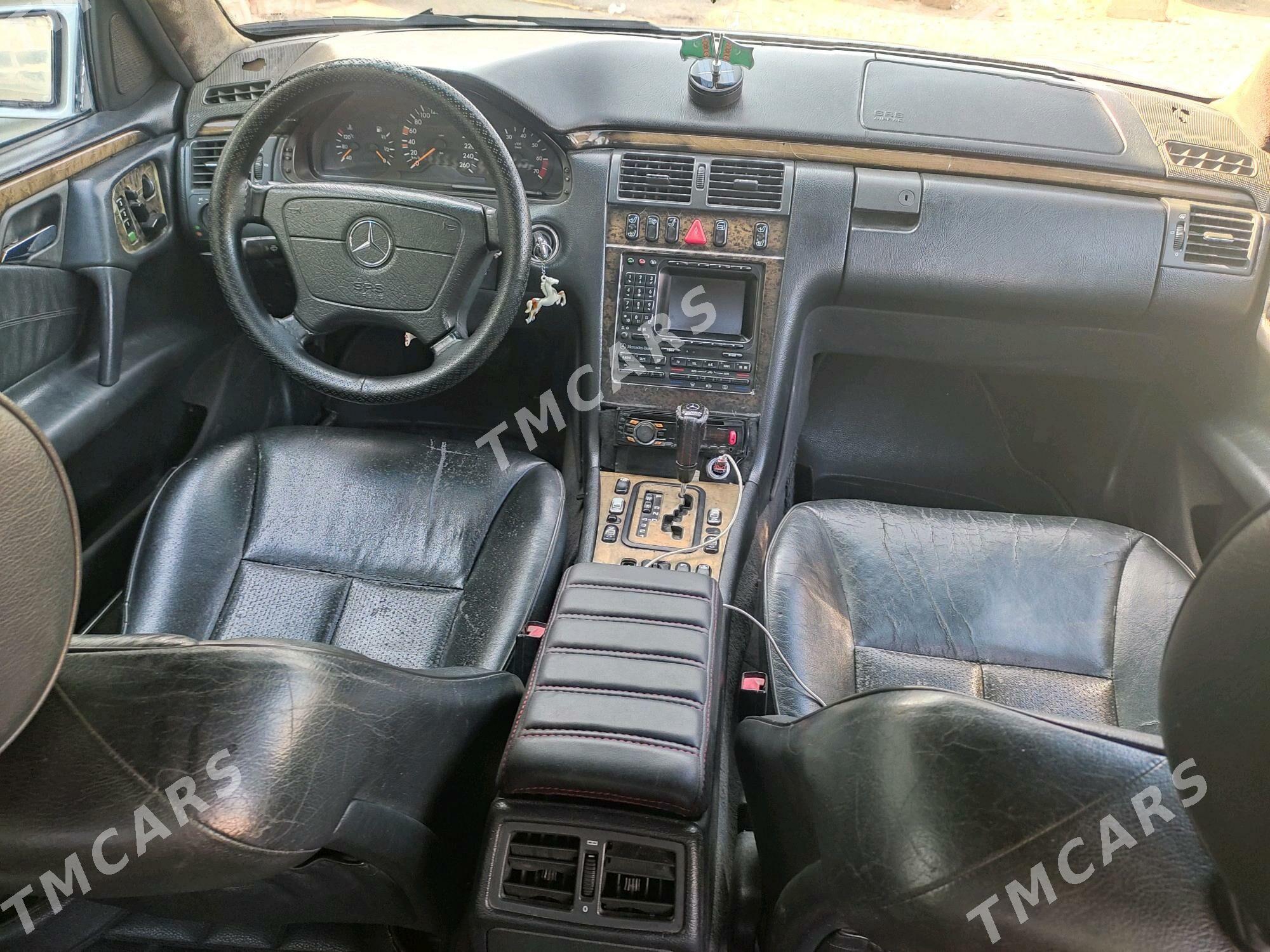 Mercedes-Benz E320 1999 - 110 000 TMT - Гызыларбат - img 2