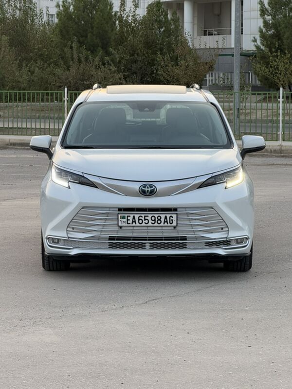 Toyota Sienna 2022 - 580 000 TMT - Aşgabat - img 10