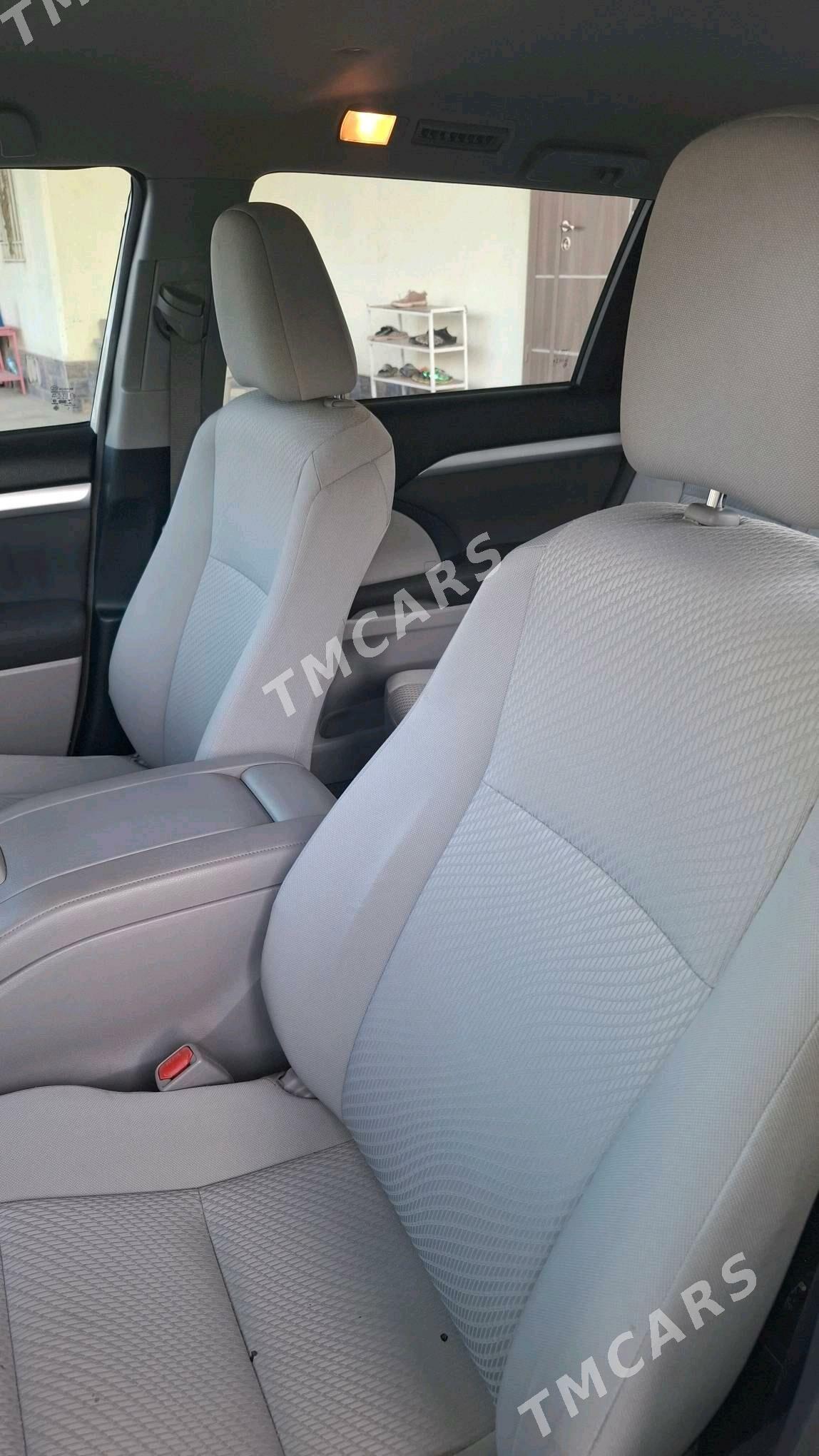Toyota Highlander 2016 - 315 000 TMT - Бузмеин - img 2
