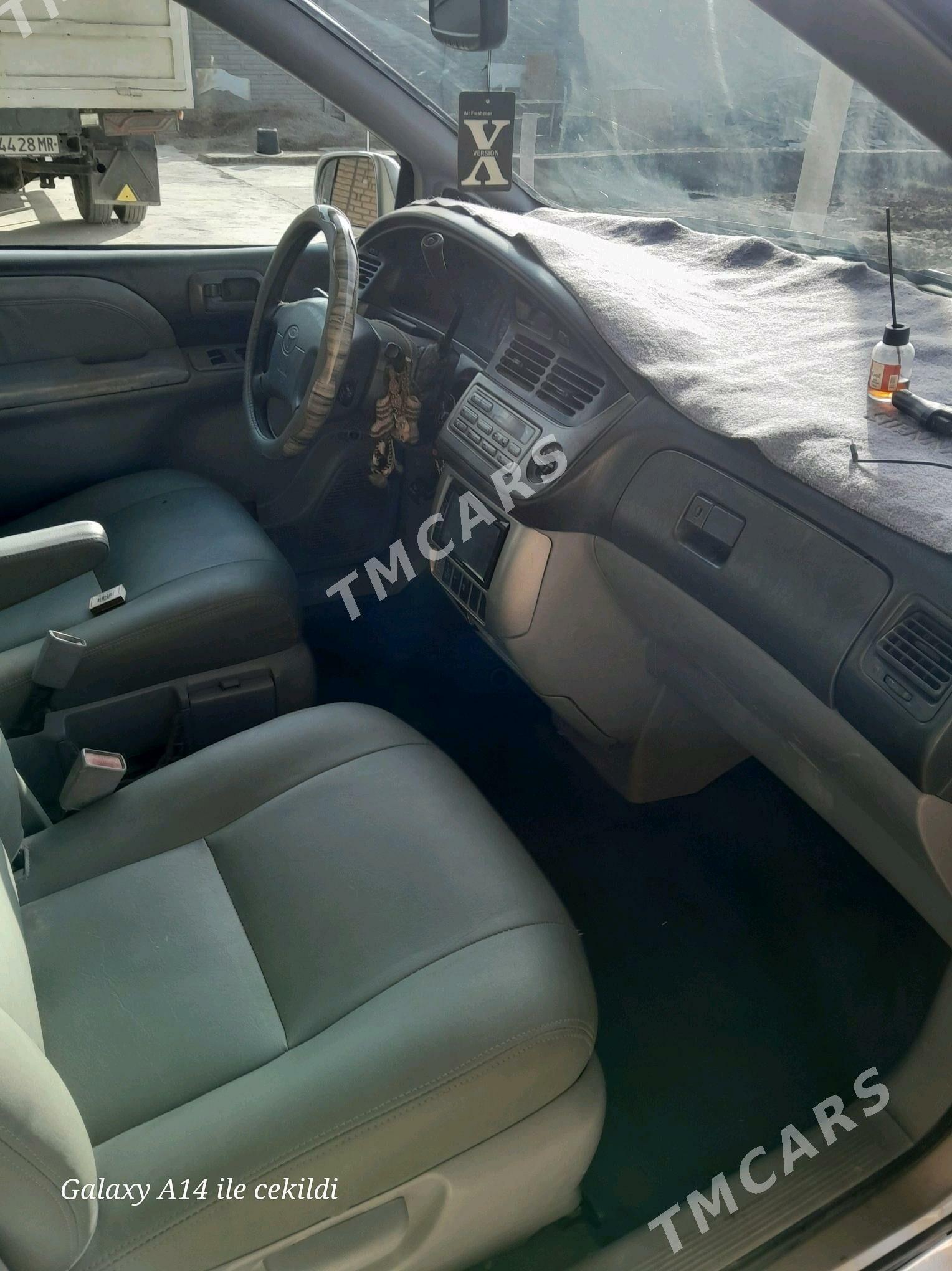 Toyota Sienna 2003 - 220 000 TMT - Ёлётен - img 2