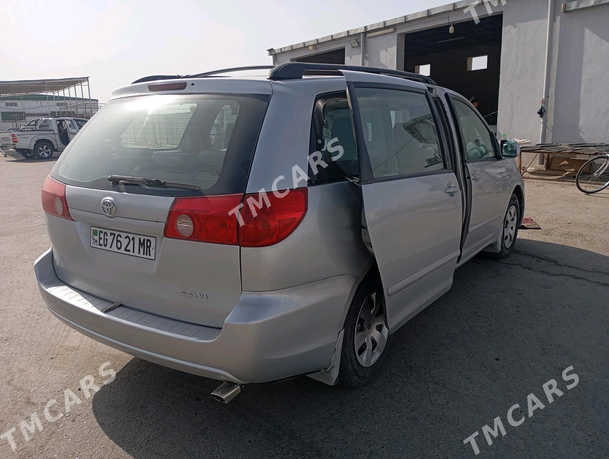 Toyota Sienna 2004 - 170 000 TMT - Керки - img 3