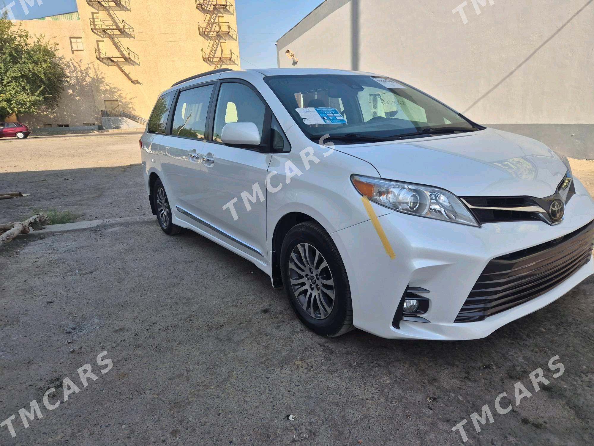 Toyota Sienna 2020 - 500 000 TMT - Мары - img 4