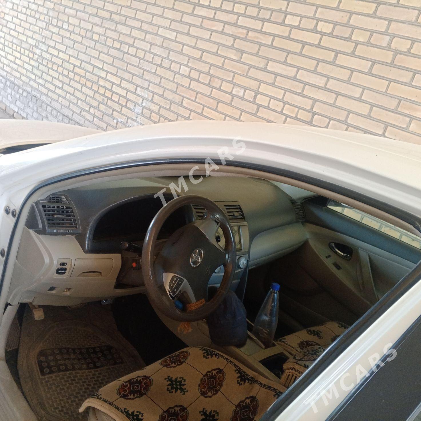 Toyota Camry 2011 - 170 000 TMT - Халач - img 2