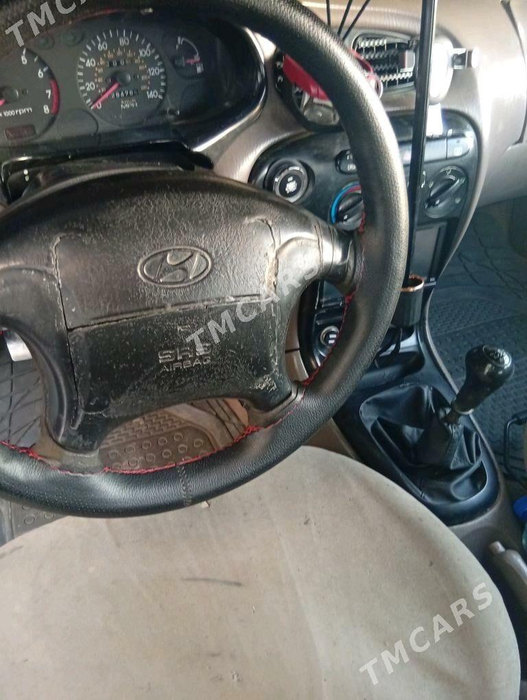 Hyundai Elantra 2002 - 35 000 TMT - Бахарден - img 4