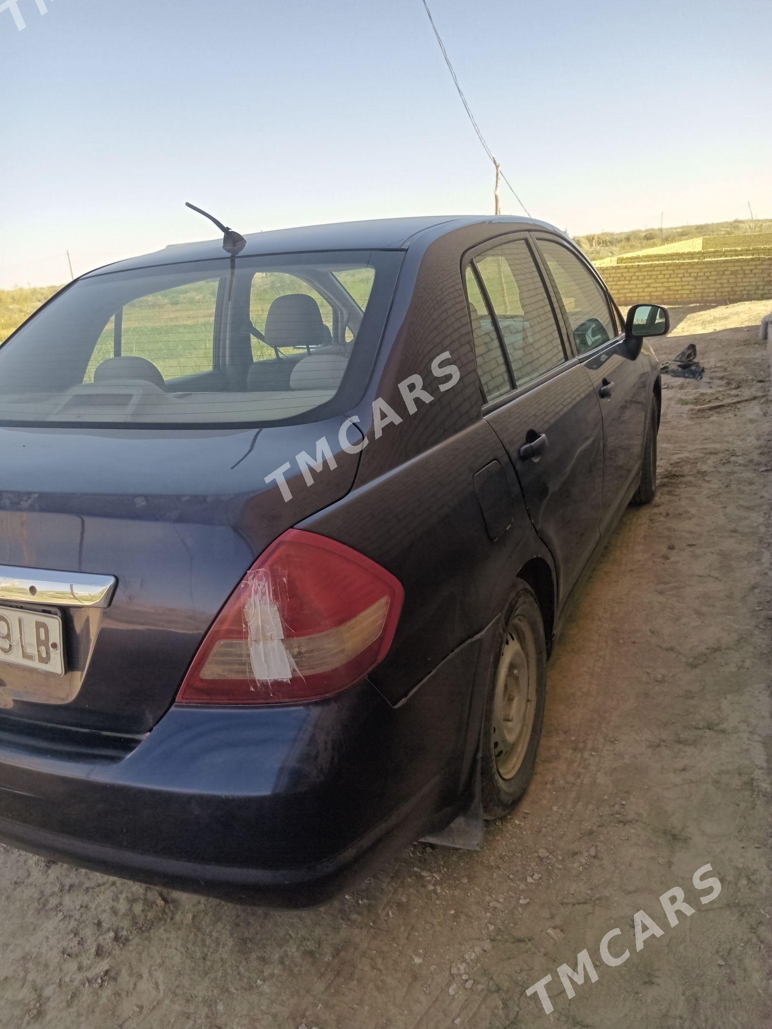 Nissan Versa 2010 - 80 000 TMT - Farap - img 6