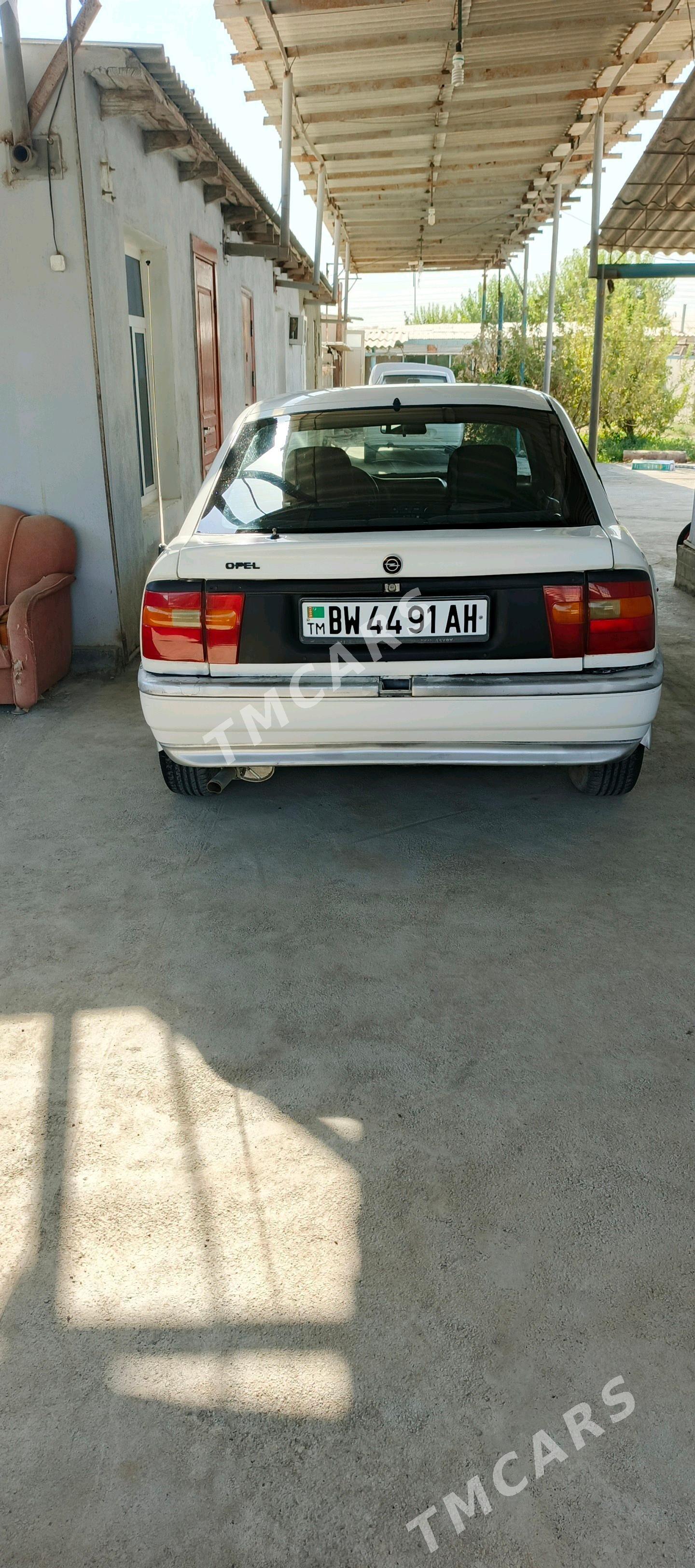 Opel Vectra 1990 - 18 000 TMT - Ýaşlyk - img 2