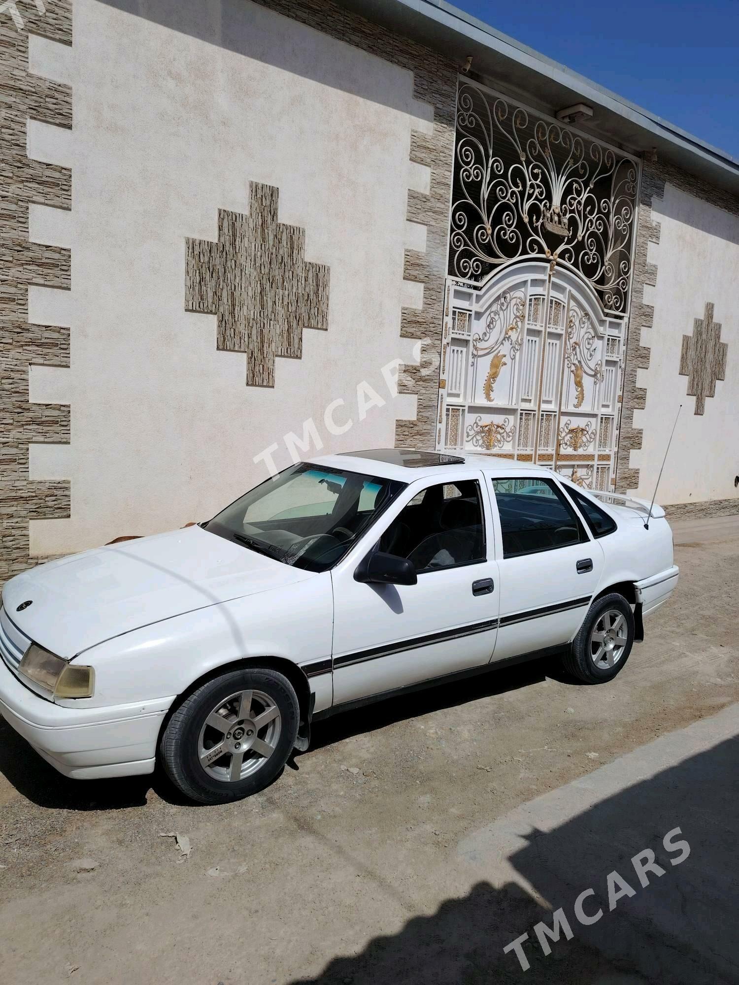 Opel Vectra 1990 - 25 000 TMT - Mary - img 5