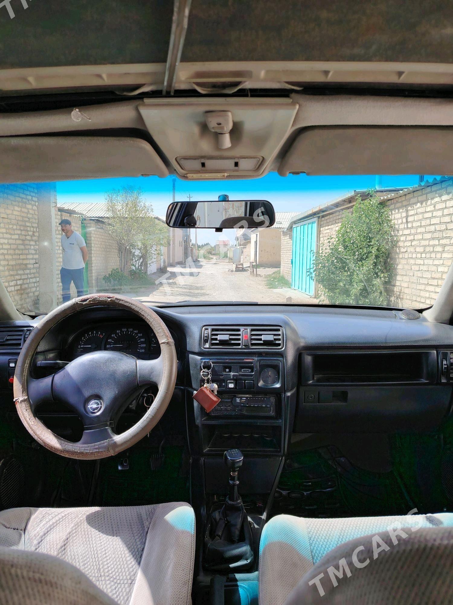 Opel Vectra 1990 - 25 000 TMT - Mary - img 3