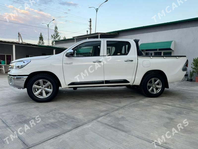 Toyota Hilux 2022 - 450 000 TMT - Aşgabat - img 7