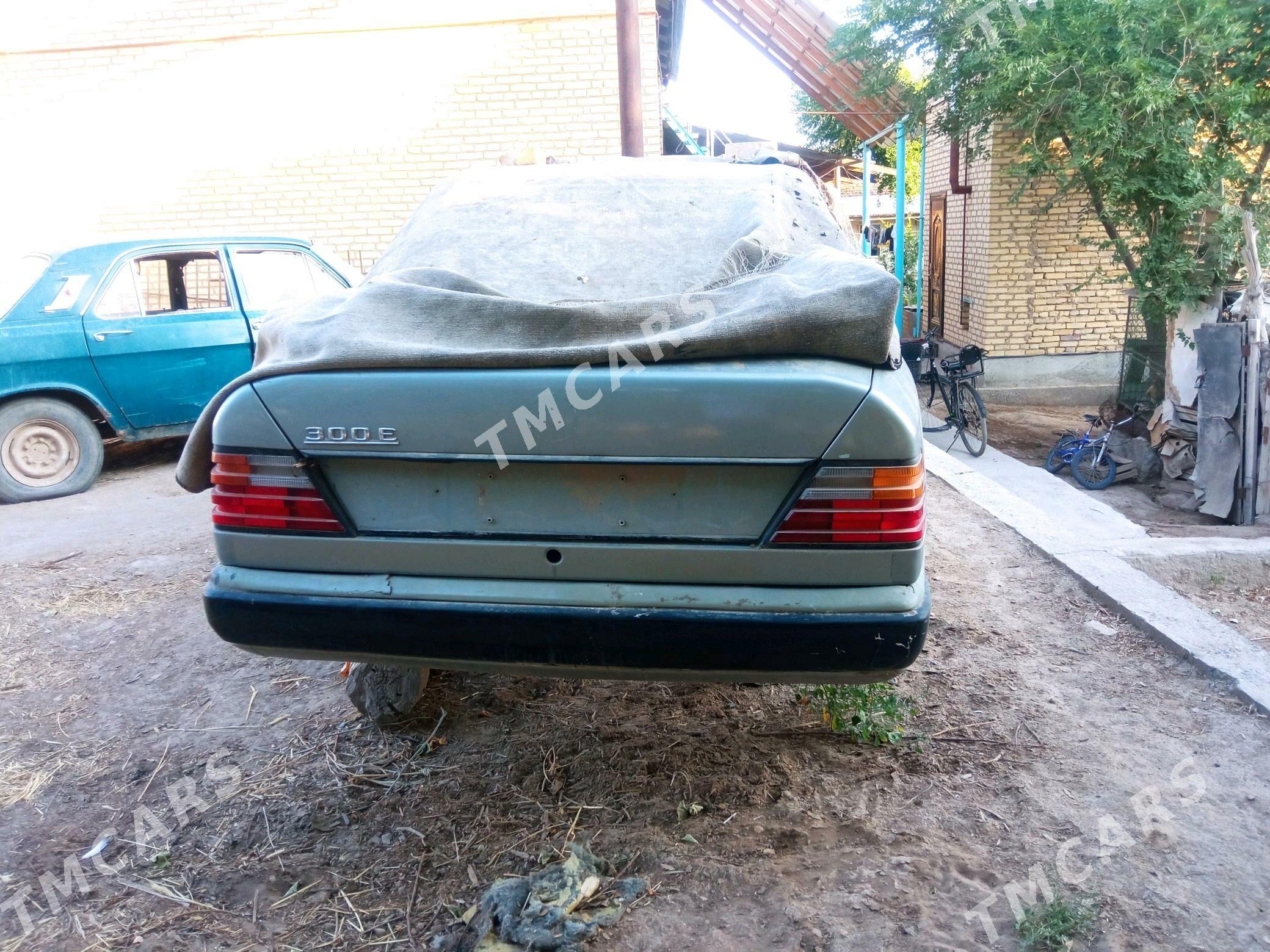 Mercedes-Benz 300E 1995 - 11 000 TMT - Дянев - img 2
