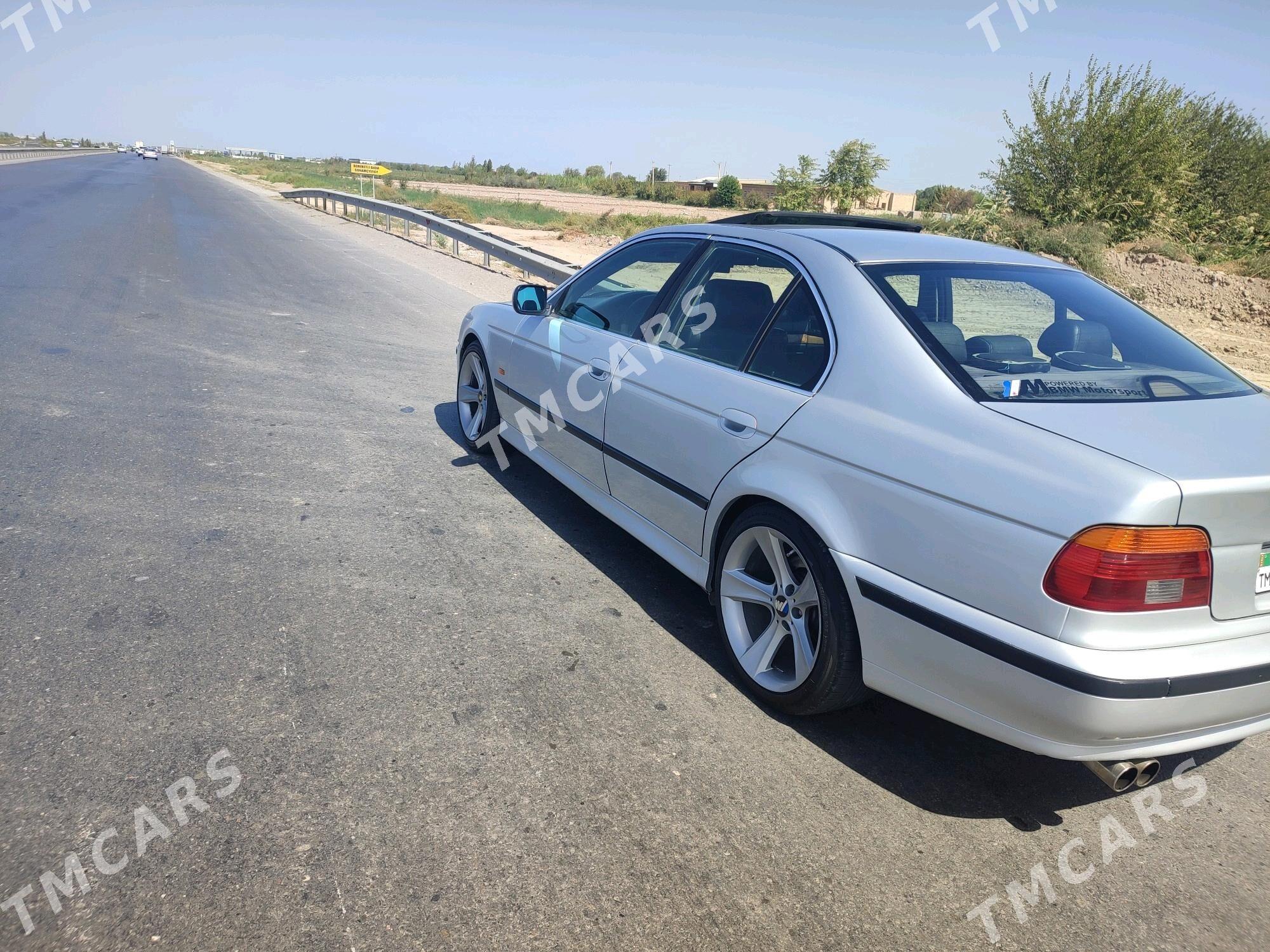 BMW E39 2002 - 85 000 TMT - Türkmenabat - img 4