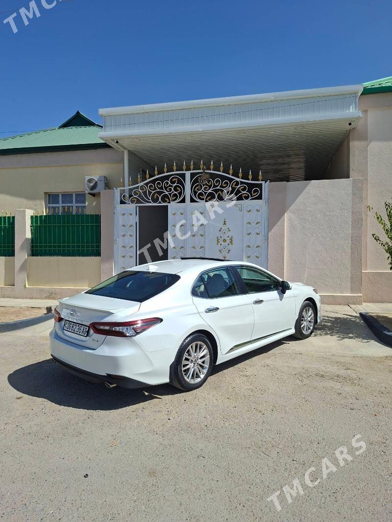 Toyota Camry 2021 - 333 000 TMT - Ашхабад - img 4