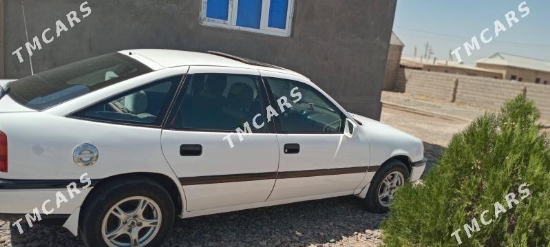 Opel Vectra 1989 - 28 000 TMT - Sarahs - img 3